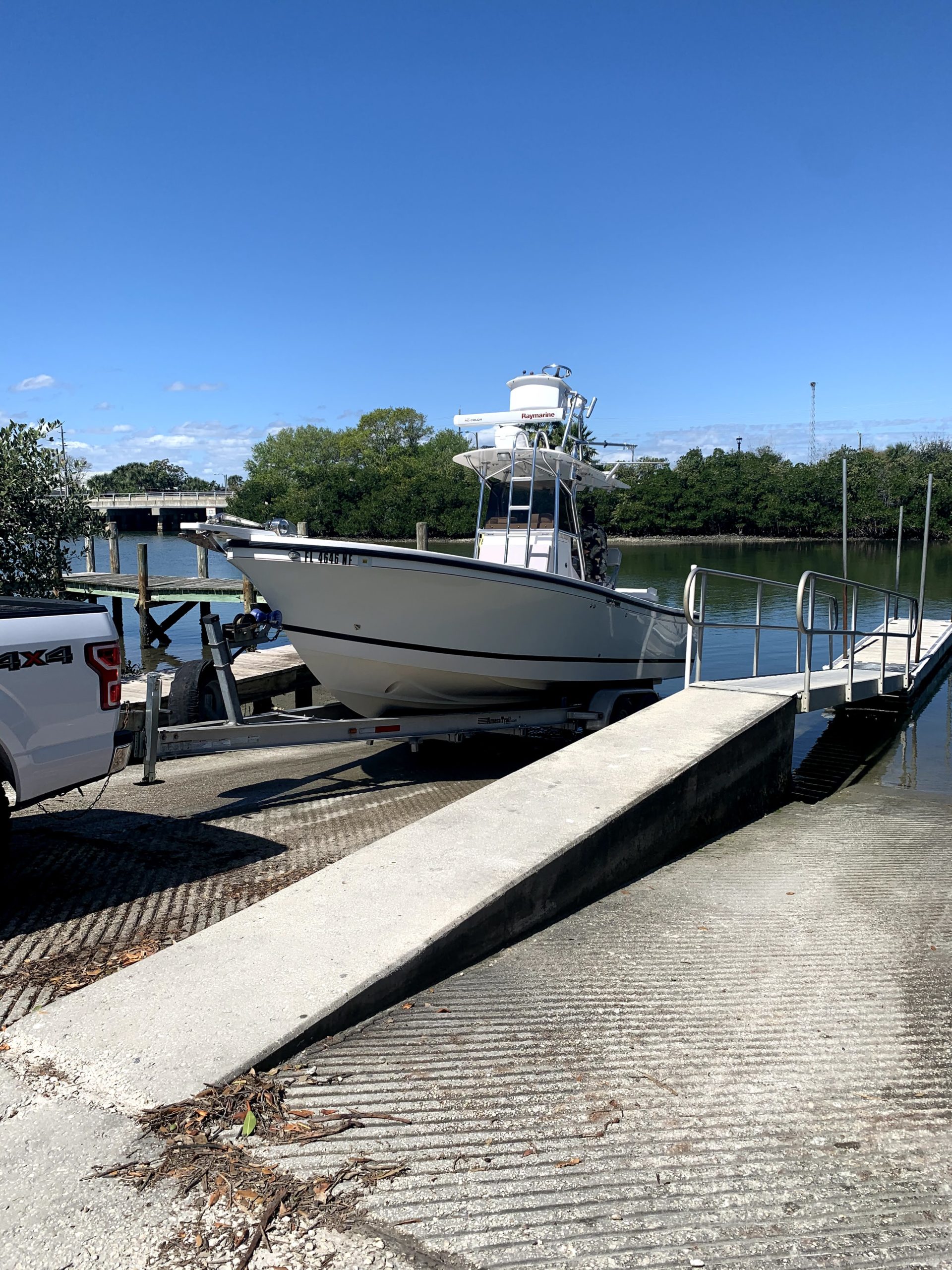 marine surveyor at new smyrna boat ramp for haul out