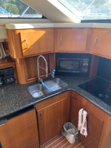 Marine surveyor - 2003 Carver 396 - galley