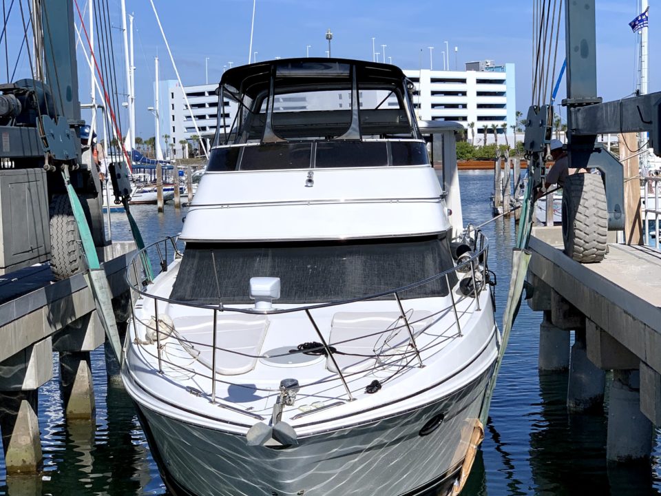 Marine surveyor - 2003 Carver 396 - travel lift